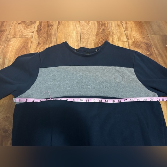 Men’s BUFFALO Color Blocked Graphic Crewneck Sweater - Picture 8 of 9